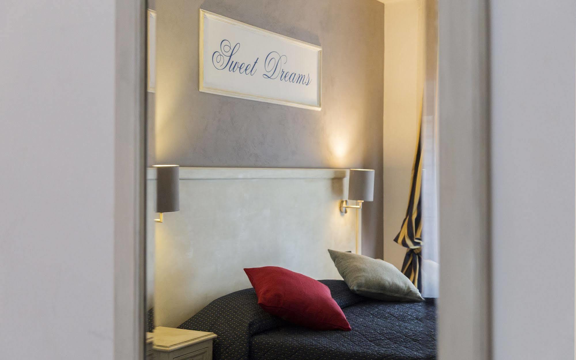 Inn Rome Rooms & Suites Екстериор снимка