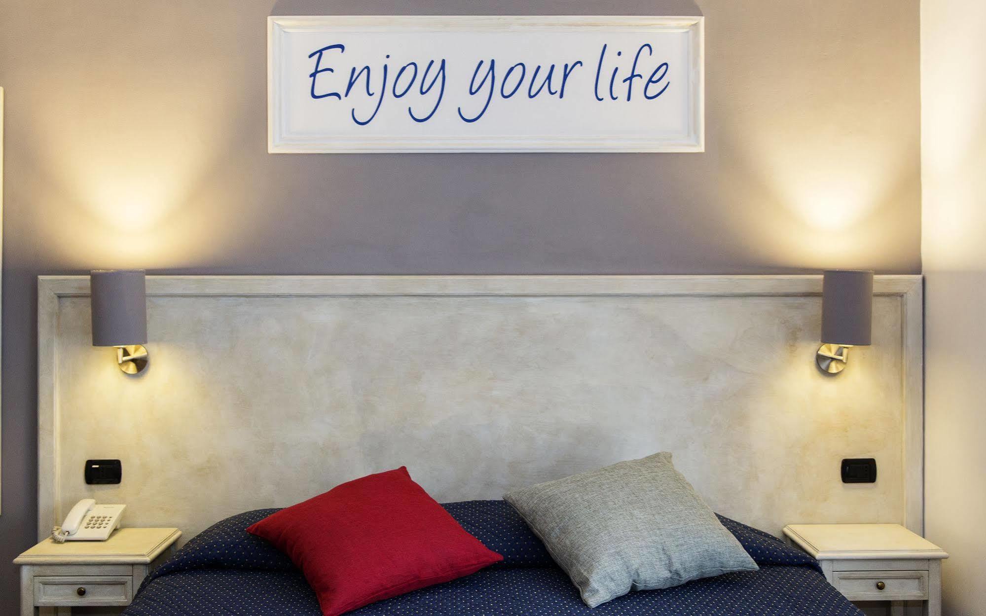 Inn Rome Rooms & Suites Екстериор снимка